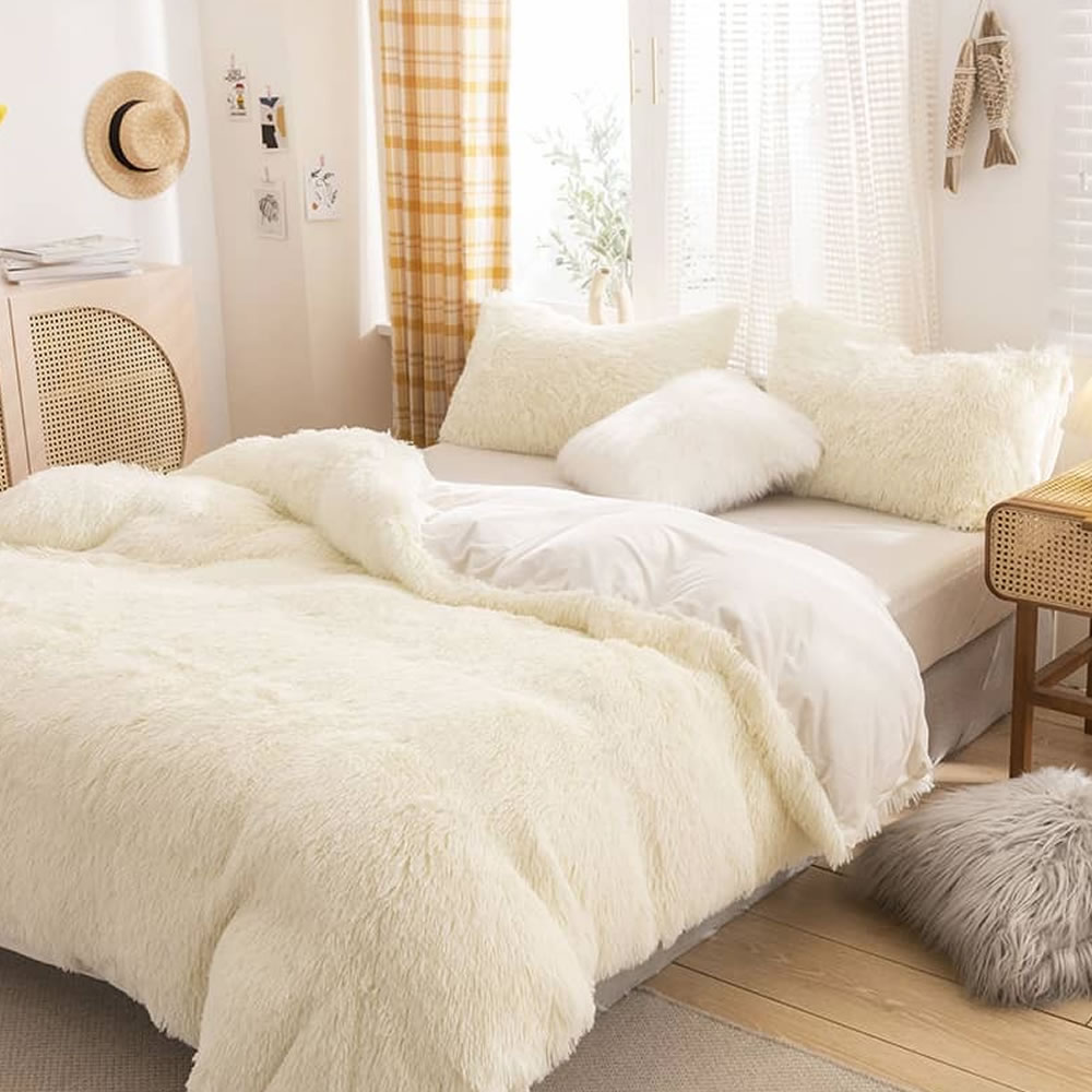 Luxury Plush Shaggy Bedding Set, White / UK King 6 Piece Set